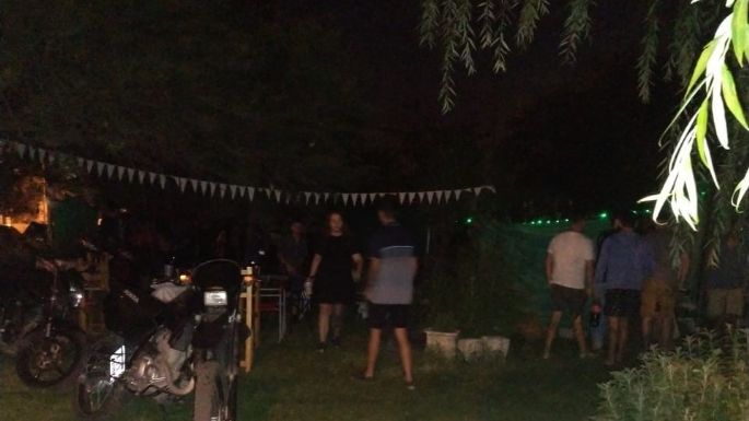 En el medio de la escalada de casos, desactivan una fiesta con 400 personas
