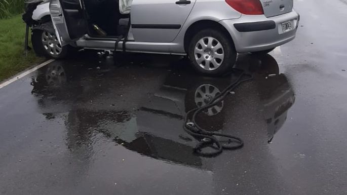 Choque entre dos automóviles dejó una víctima fatal y varios heridos