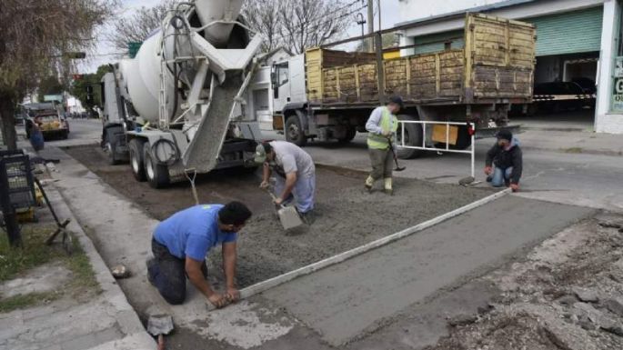 Continúa el bacheo en barrio Lamadrid