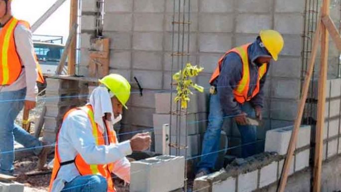 La industria creció 4,9% y la construcción subió un 27,4%