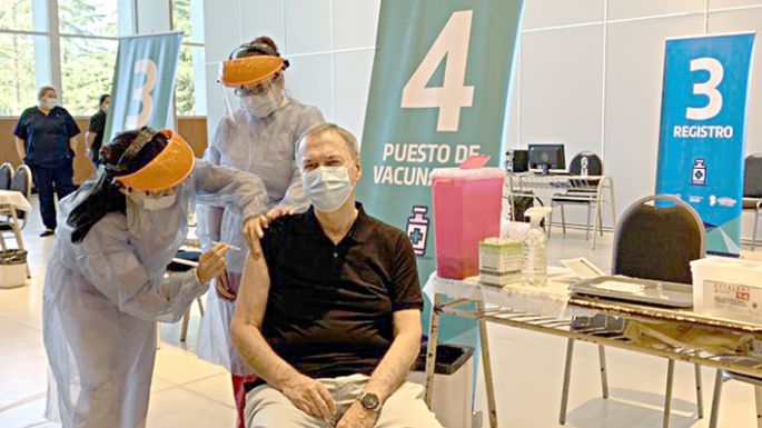El gobernador Schiaretti se colocó la primera dosis de la vacuna Sputnik V