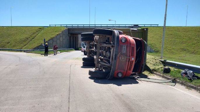 Volcó un camión en el ingreso a Villa María