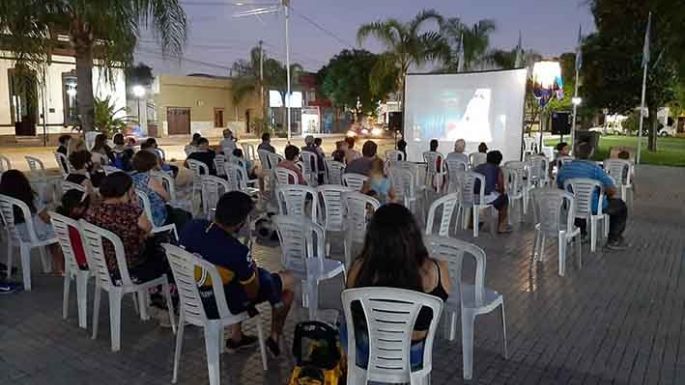Cine en la plaza