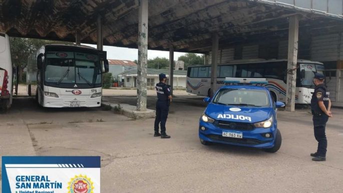 Custodian a choferes y pasajeros de la empresa LEP en el marco del paro de transporte