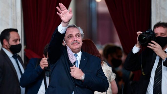 El Presidente enviará un proyecto para "desdolarizar" las tarifas de servicios públicos