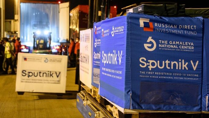 Llegó el segundo vuelo de Aerolíneas con 732.500 dosis de la Sputnik V