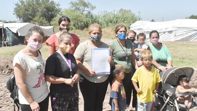 Desde hace un mes permanecen en las tierras que les prometieron