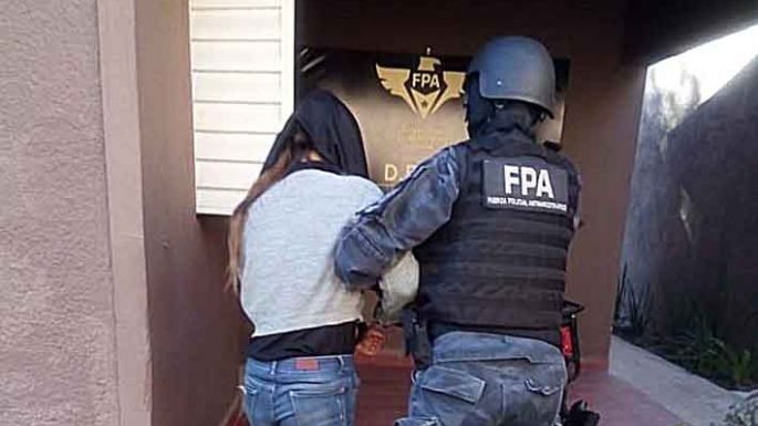 Detuvieron a la amiga de una mujer hallada con droga hace 45 días