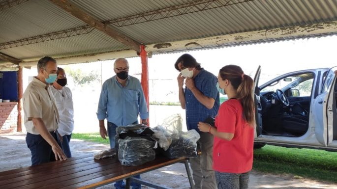 La Escuela Granja recibió semillas e insumos para la plantación de 5 mil algarrobos