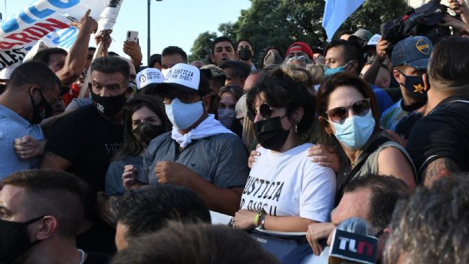 La devoción por Maradona se hizo clamor en el Obelisco