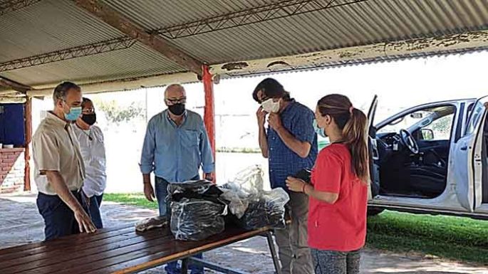 La Escuela Granja recibió semillas para producir cinco mil algarrobos