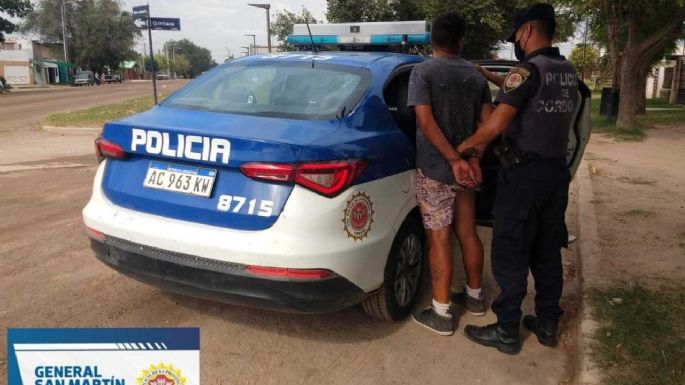 Pareja detenida por robar un celular de un camión