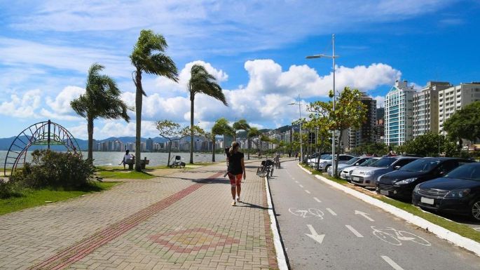 Santa Catarina, colapsado, contrata a médicos extranjeros sin exámen