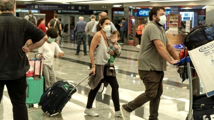 El Gobierno prorrogó la emergencia sanitaria y restringirá viajes a y desde el exterior
