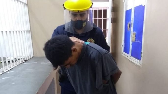 Amenazó con una barra de hierro a su hermana y su cuñado