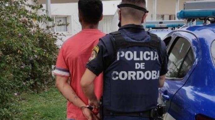 Retenía a su pareja con un cuchillo