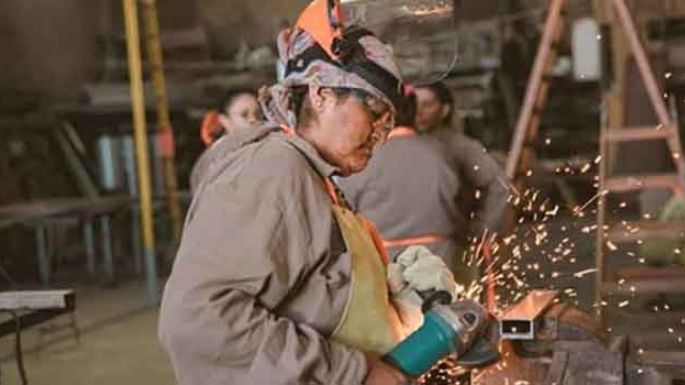 Mujeres en la industria metalúrgica