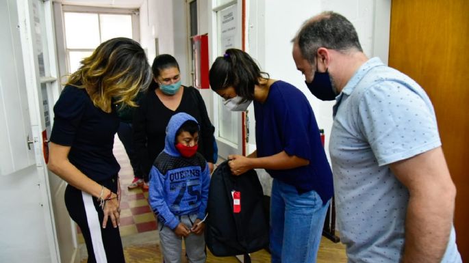La Municipalidad entregó kits escolares a niños y adolescentes con discapacidad