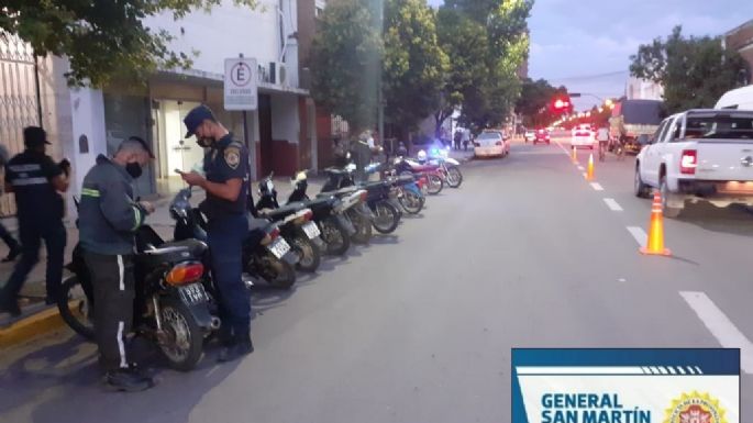 Retuvieron 18 motocicletas en diferentes controles durante esta tarde