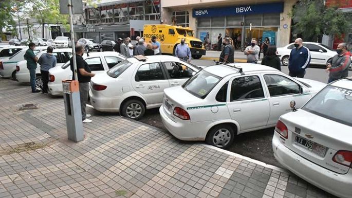 Ediles analizan el aumento pedido por los taxistas