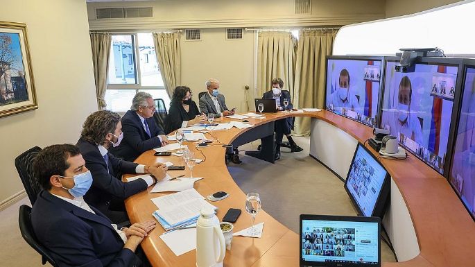 Gobernadores acuerdan con reducir vuelos y piden aumentar controles de transporte