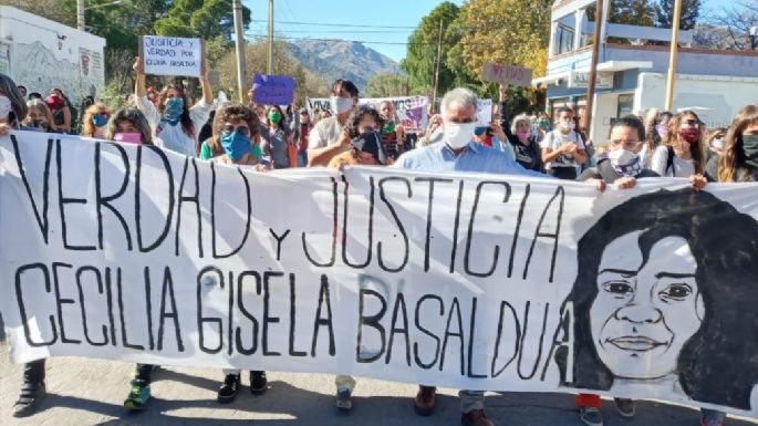 Esta tarde marcharán en Cosquín por Cecilia Basaldúa