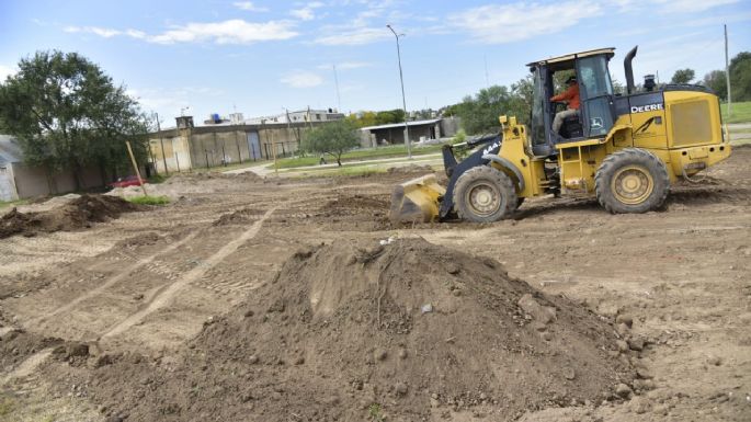 Avanzan en la construcción del playón de barrio Carrillo