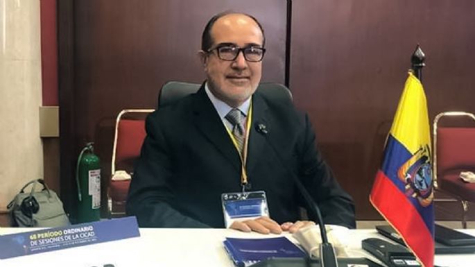 Ecuador tiene su Ginés: renunció el ministro de Salud por alteraciones en listas de vacunados