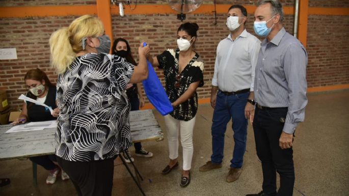 Continúa la entrega de los kits escolares en los Municerca