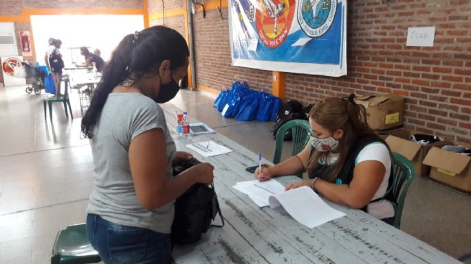 Continúa la entrega de los kits escolares en los Municerca