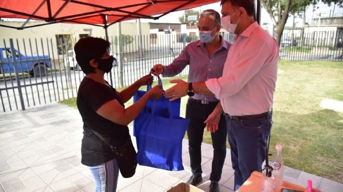 Continúa la entrega de los kits escolares en los Municerca