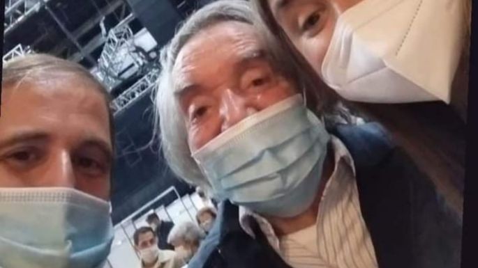 Carlitos Balá recibió la primera dosis de la vacuna contra el coronavirus