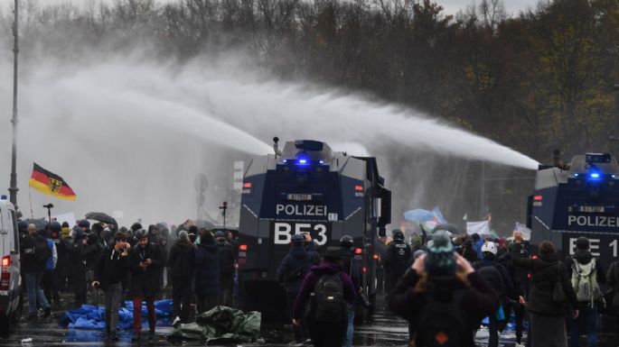 Manifestantes y Policía chocaron en protesta en rechazo a las restricciones