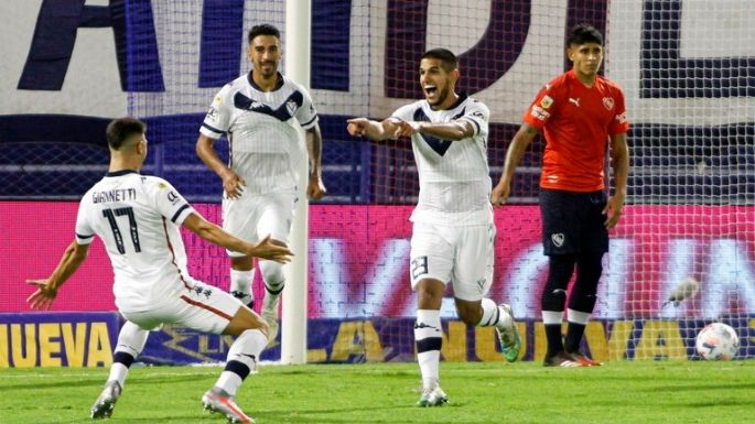 Vélez frenó al Rojo y es el único puntero
