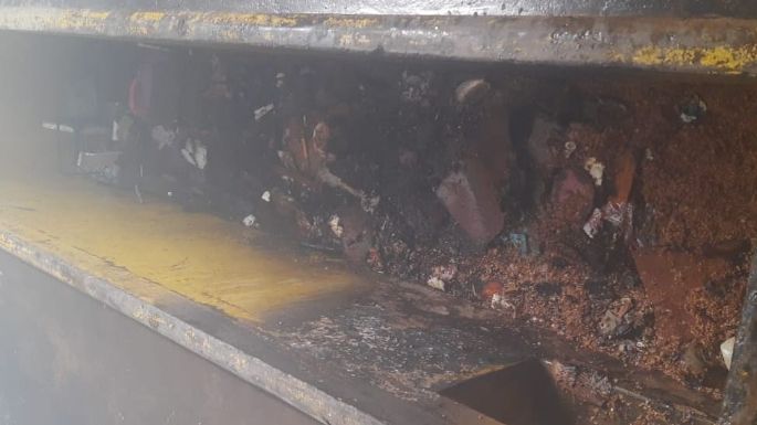 Incendio en la fosa de un taller mecánico