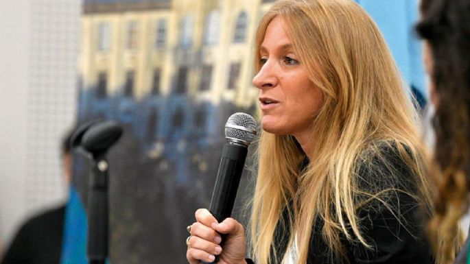 Directora de Migraciones advirtió: "No es momento de hacer turismo fuera del país"