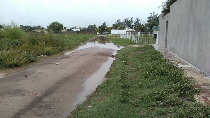 La lluvia colapsó y complicó el tránsito