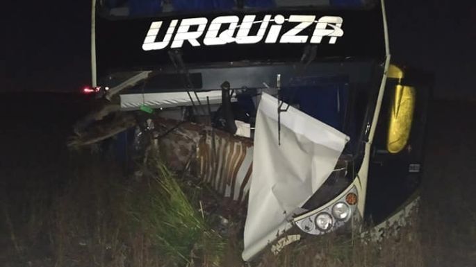 Grave accidente de un colectivo y un auto con desenlace fatal