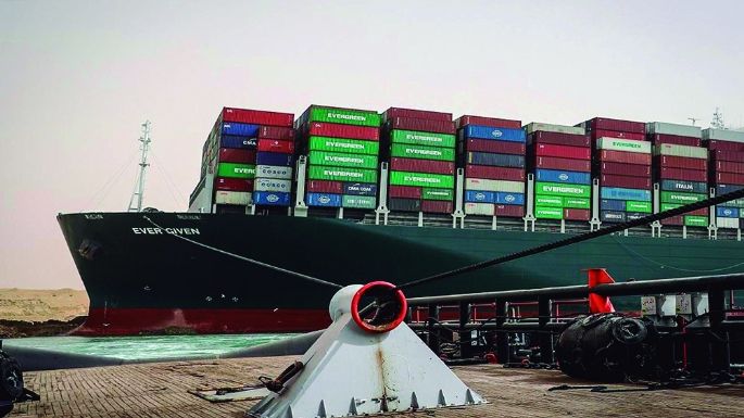 Desencallaron el buque y se reanudó la navegación por el Canal de Suez