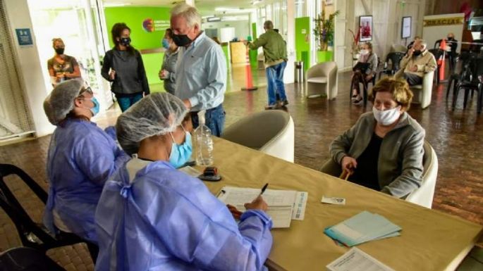 El 5 de abril comienzan a vacunar a personas de entre 65 y 70 años