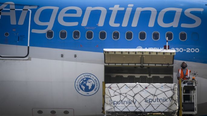 Esta tarde llegan a la Argentina otras 300.000 dosis de la vacuna Sputnik V