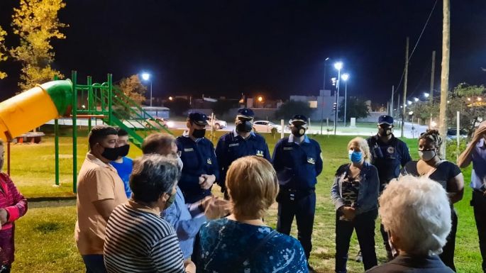 Jefes policiales se reunieron con vecinos de barrio Belgrano
