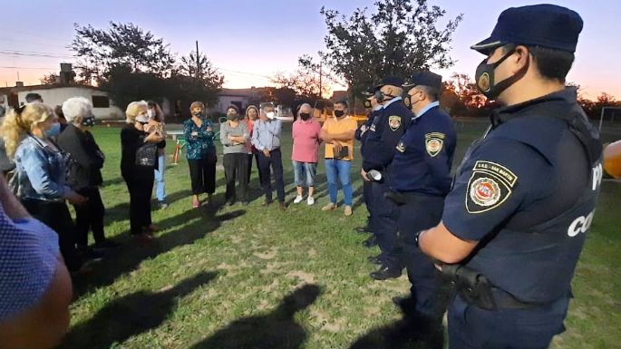 Jefes policiales se reunieron con vecinos de barrio Belgrano