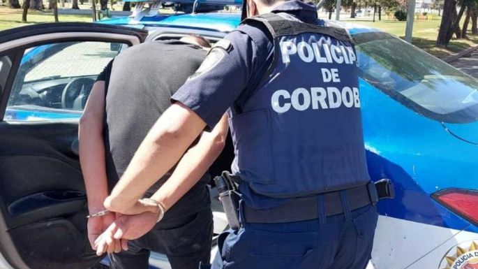 Fue hasta donde trabaja su expareja y la amenazó con un arma de fuego