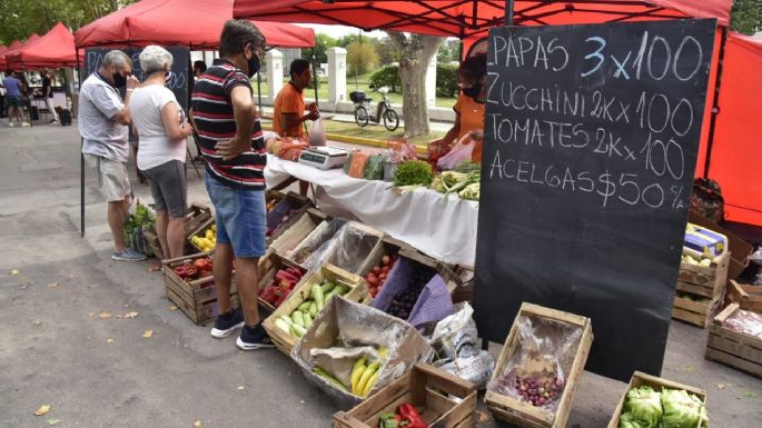 Se realiza una nueva Feria Franca en la plaza Independencia