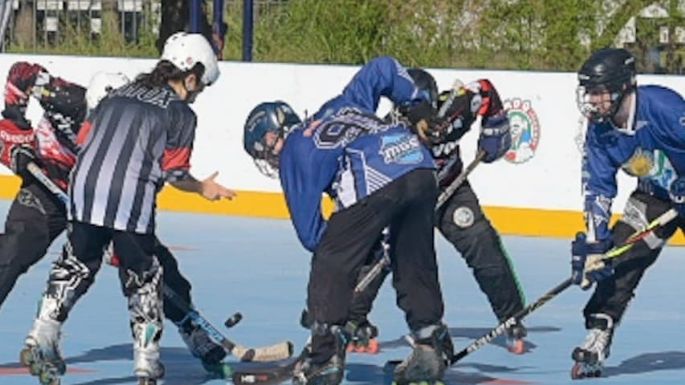 El Roller Hockey se disfruta a pleno en el Parque villanovense
