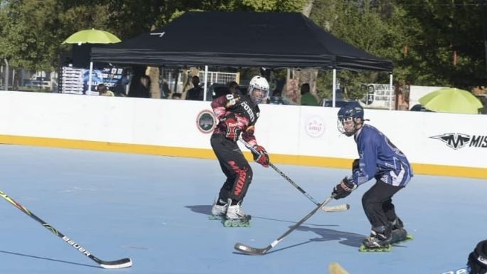 El Roller Hockey se disfruta a pleno en el Parque villanovense
