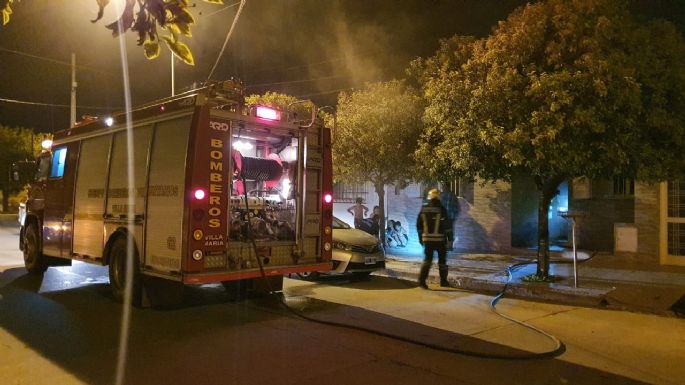 Esta madrugada: Bomberos sofocaron un incendio en una vivienda