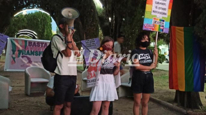 [8M] Comenzó la concentración en Plaza Centenario con alta concurrencia