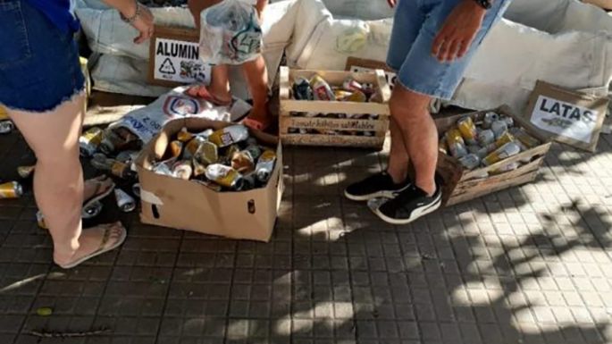 Rotarios recolectaron latas para reciclarlas